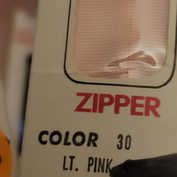 ZIPPERS - Picture 3 of 4